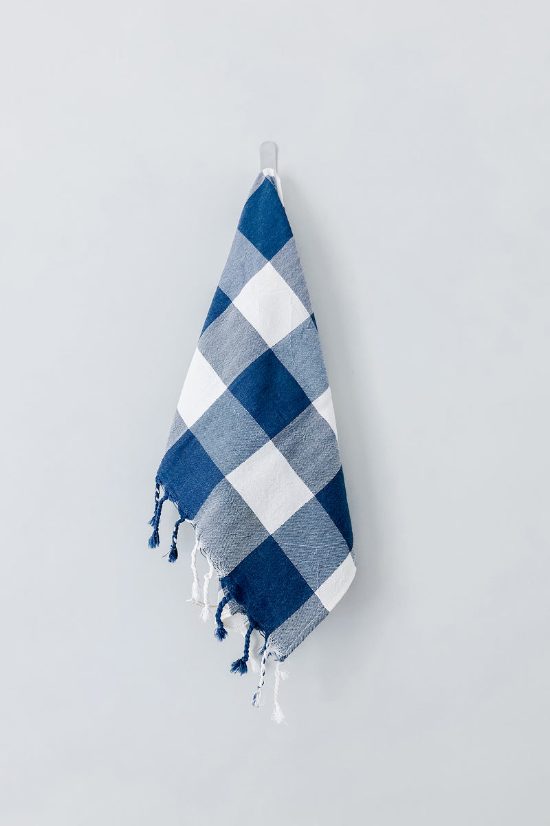 https://www.homeandloft.com/cdn/shop/products/ivory-navy-montauk-hand-towel_800x.jpg?v=1696920526